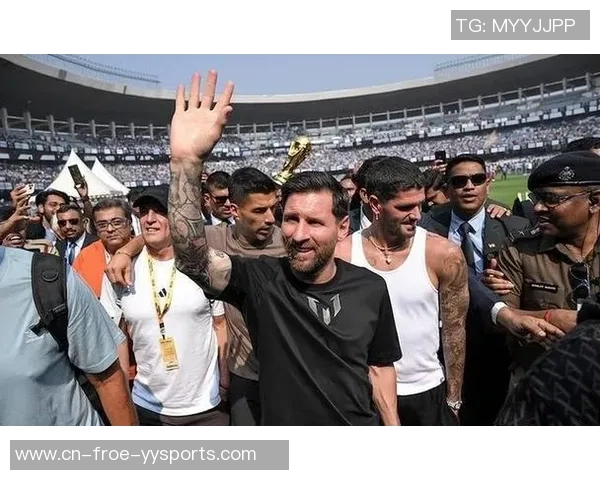 梅西印度之行迸发骚乱…椅子水瓶横飞，球迷花1.2万连脸也看不到